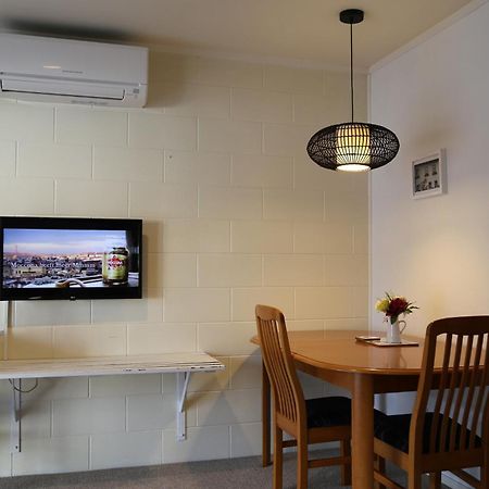 Papakura Motor Lodge & Motel Екстериор снимка