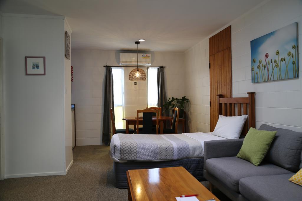 Papakura Motor Lodge & Motel Екстериор снимка
