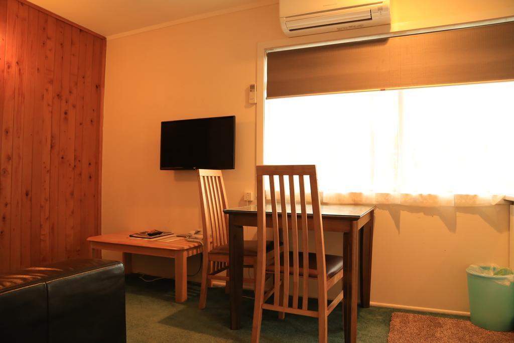Papakura Motor Lodge & Motel Екстериор снимка