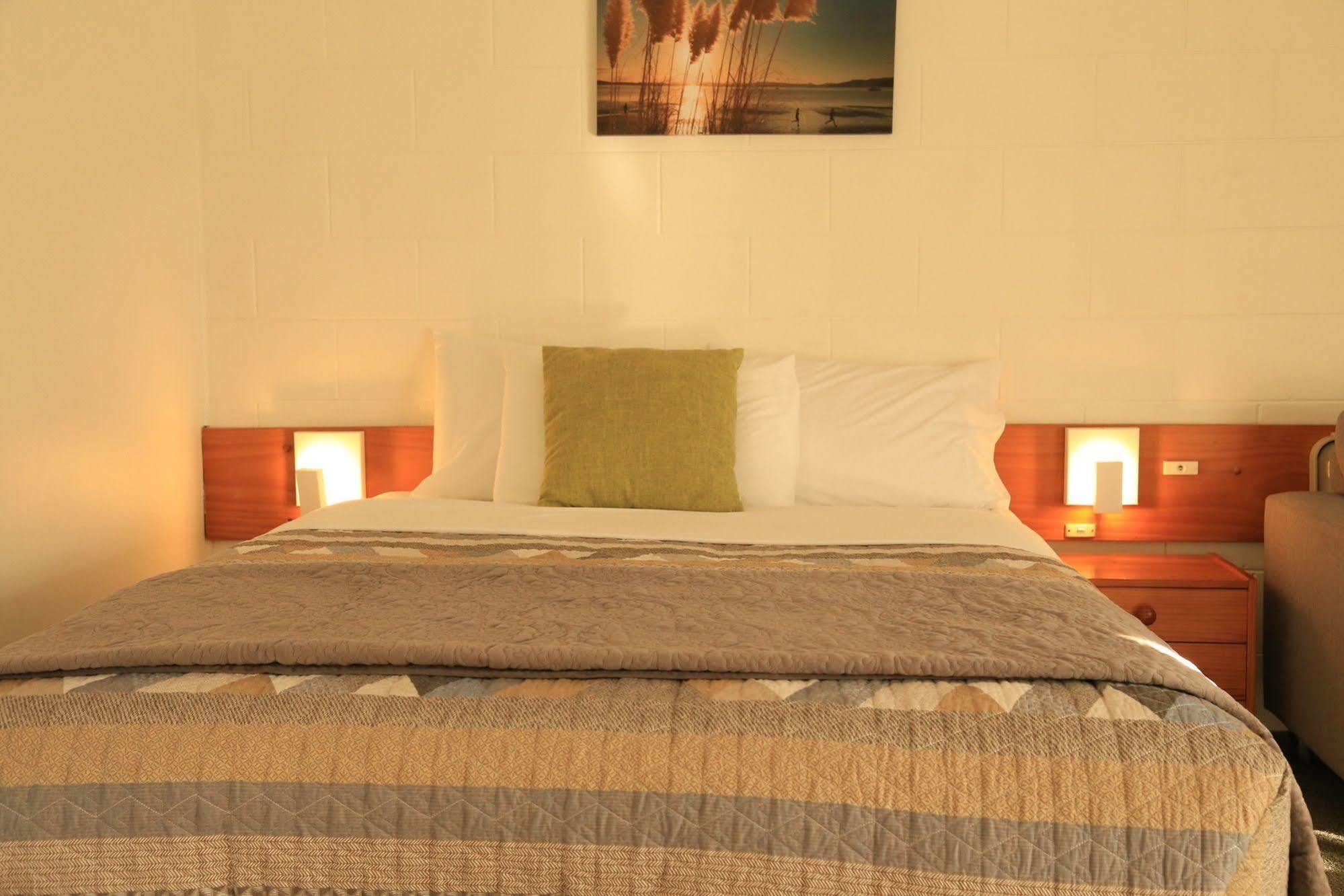 Papakura Motor Lodge & Motel Екстериор снимка