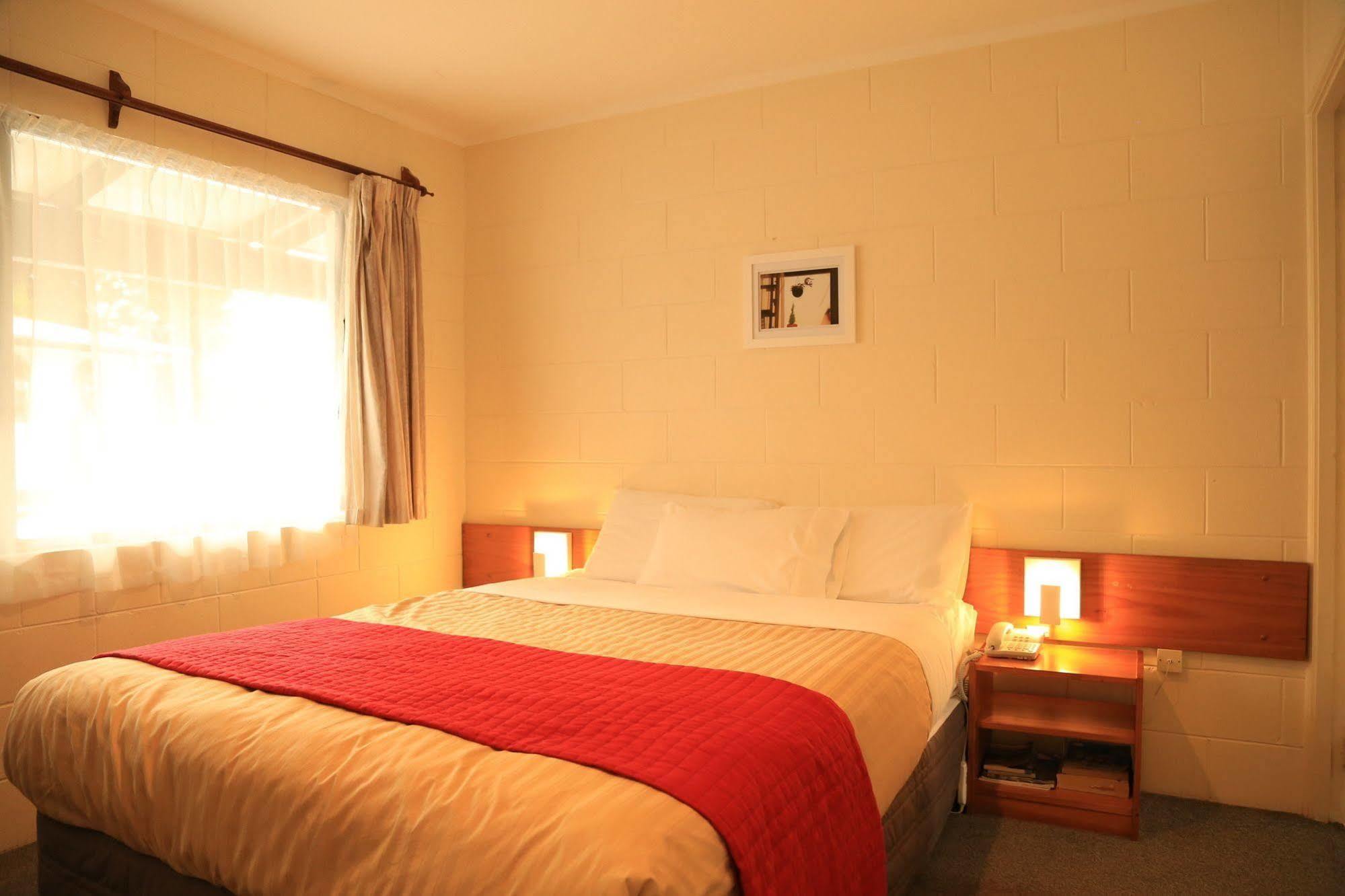 Papakura Motor Lodge & Motel Екстериор снимка