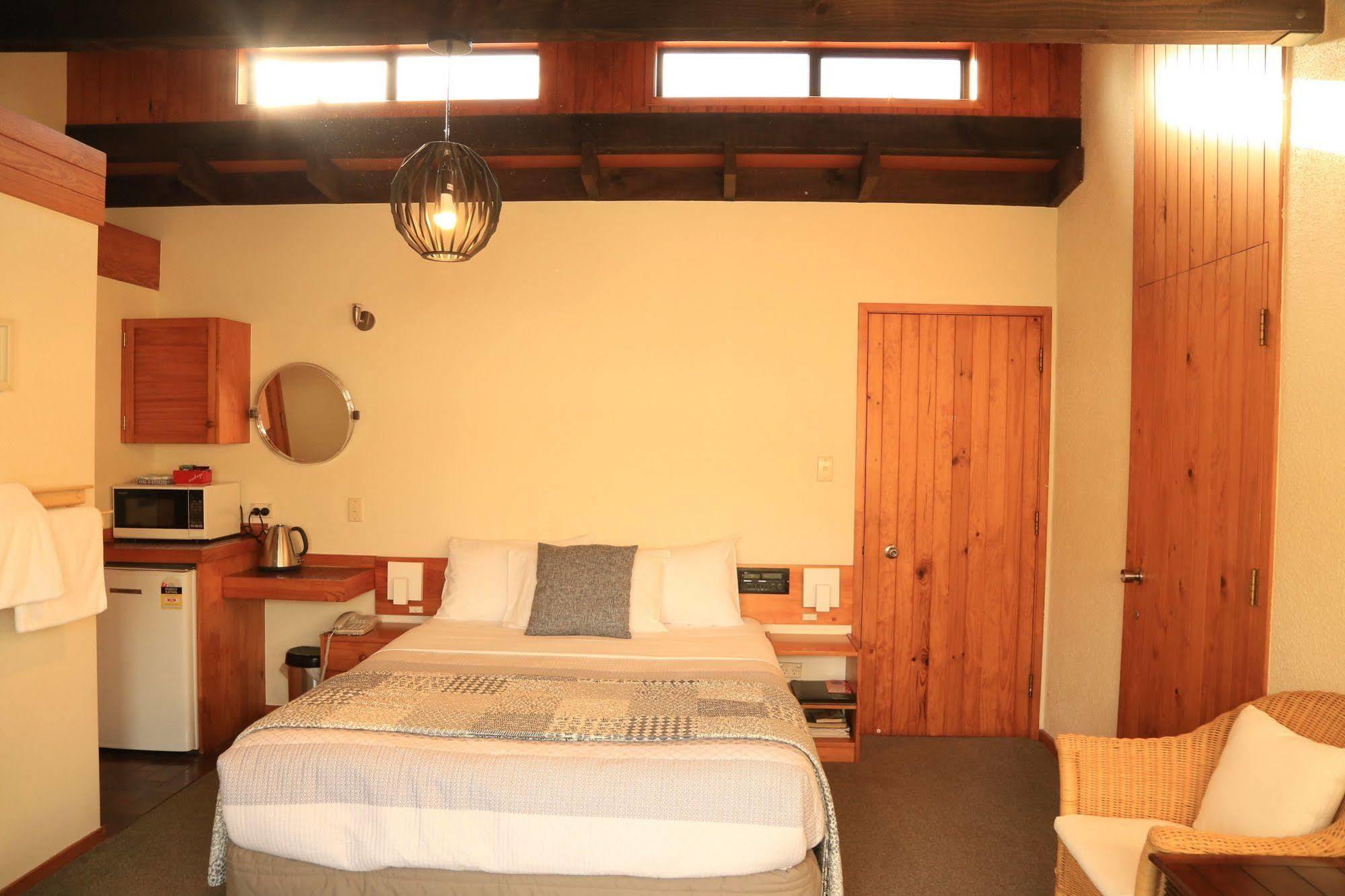 Papakura Motor Lodge & Motel Екстериор снимка